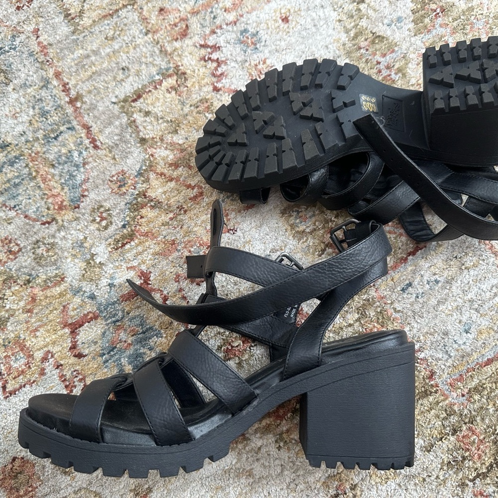 Dirty Laundry Black Chunky Heel Sandals
